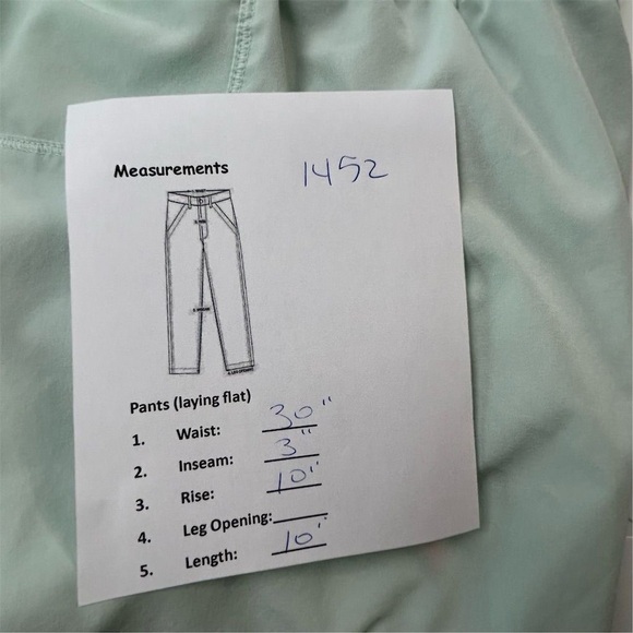 Under Armour Women's HeatGear Running Shorts Green Size M - Picture 10 of 14